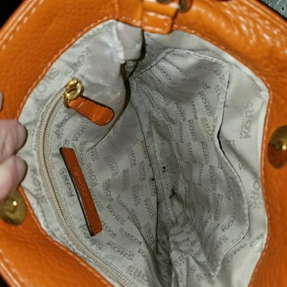 Michael Kors Crossbody Wallet Set - Picture 7 of 8